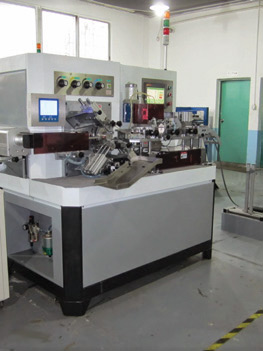 Рис. 4. Машина для намотки магнитопровода Рис. 4. Машина для намотки магнитопровода