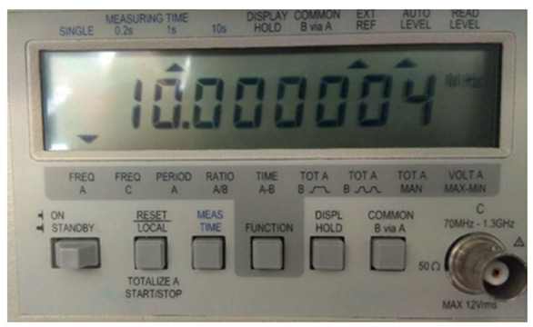 Значение частоты внутреннего опорного генератора осциллографа Keysight DSOX6002A, измеренное частотомером CNT 90